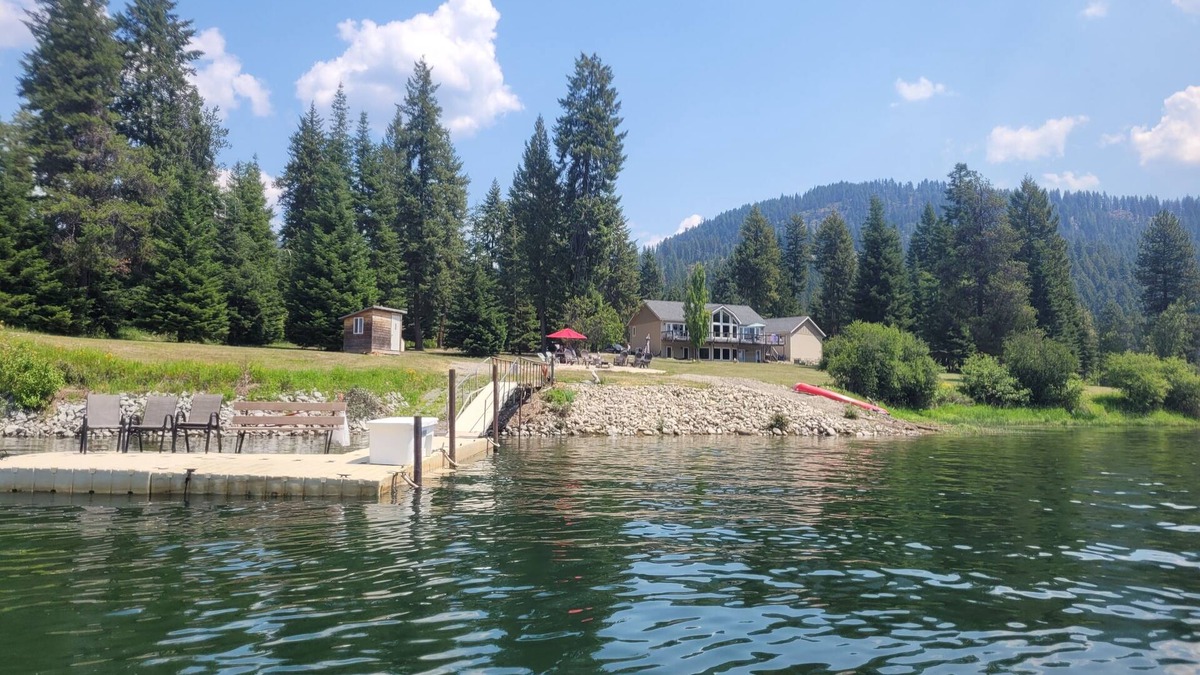 Cusick House | 10 Acre Private riverfront retreat w/dock and 1,000 ft waterfront
