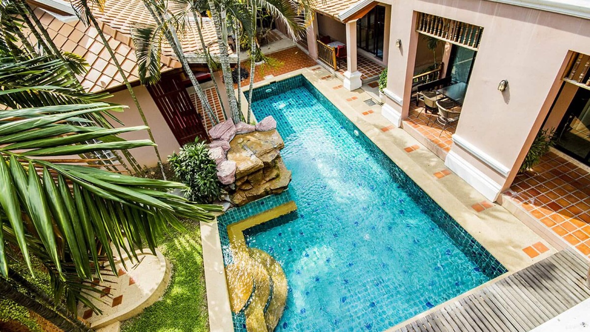 Jomtien House | 10 BR Pratamnak villa with pool