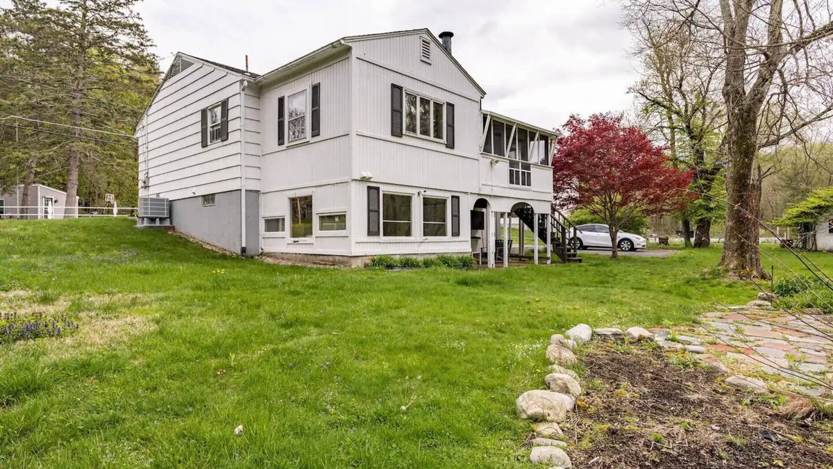 Northborough House | 10 - Cozy 3B2Ba Home with huge backyard