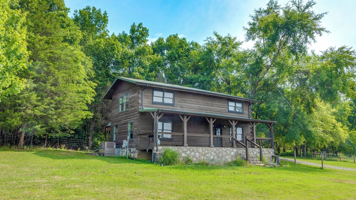 Rutherford County Cabin | ~ 10 Mi to Downtown: Murfreesboro Area Cabin