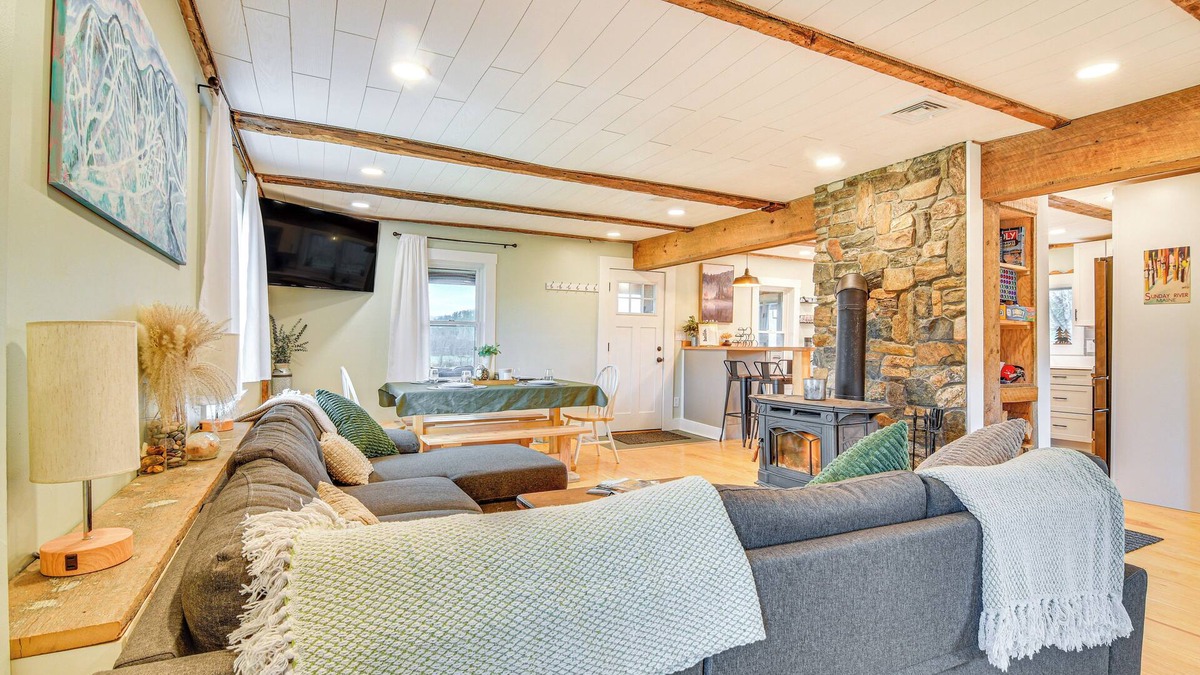 Rumford Point House | 10 Mi to Skiing: Historic Farmhouse in Maine!