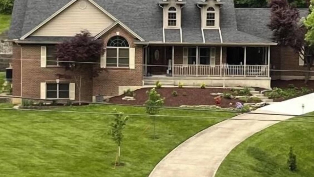 Sayler Park House | 10 miles to Perfect North Ski Slopes! Sleeps 7+ air mattresses- up to 10