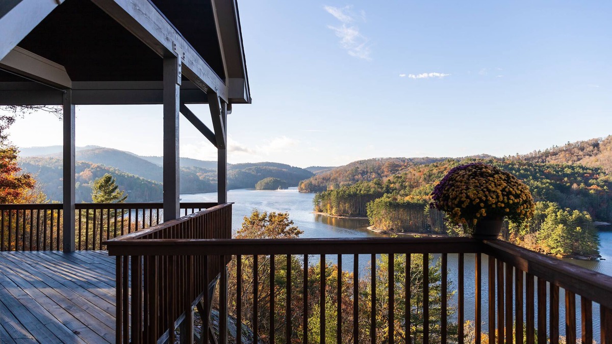 Glenville House | 10-min. drive to Cashiers. Scenic lake and mountain range vistas.