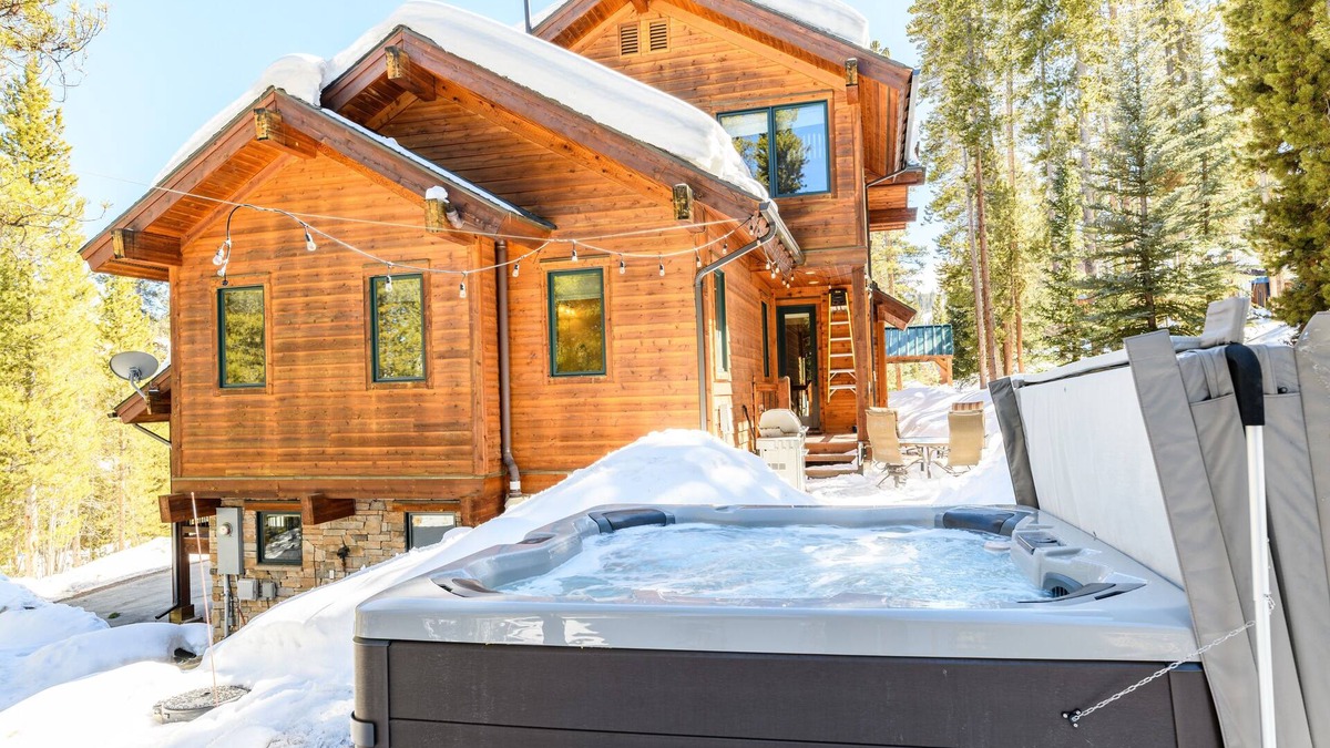 Winterwood House | 10 min to Breck; Private Hot Tub; Bonus Room