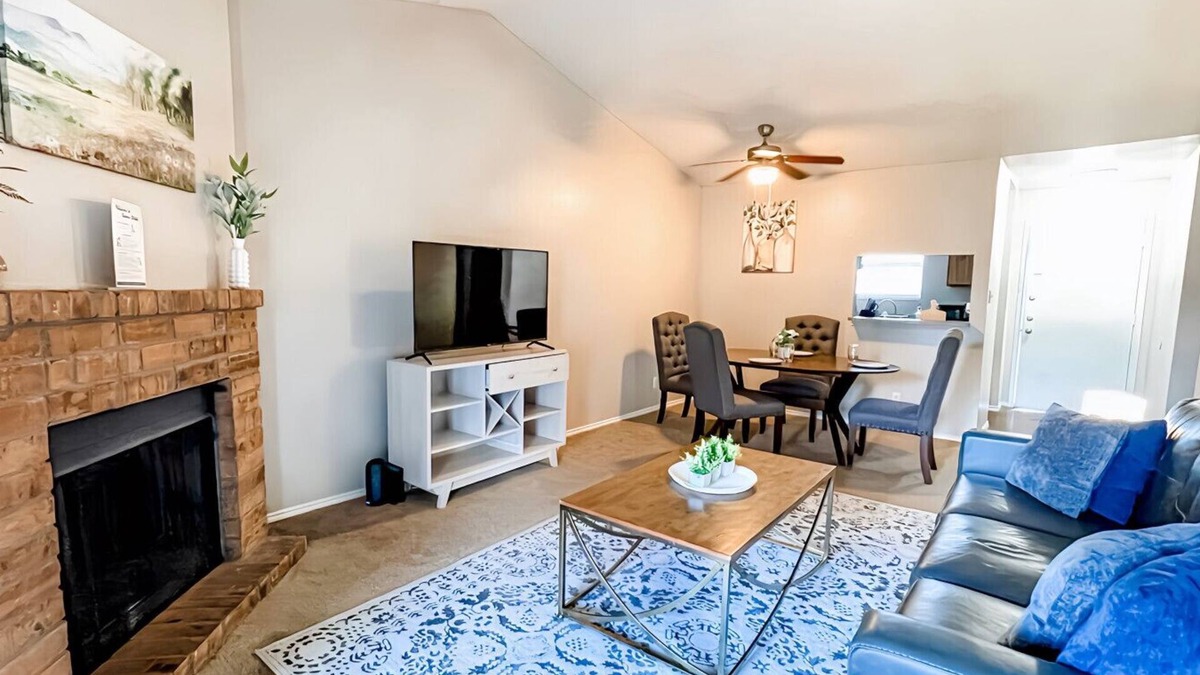 Northwest Corpus Christi Apartment | 10 Min to Downtown: Pet-friendly, TV with Parking
