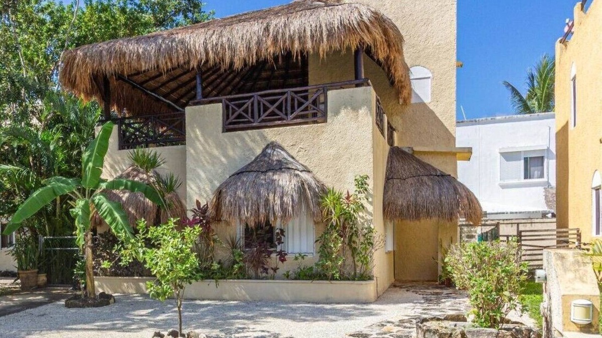 Villa Juarez House | 10 min walk to the beach, in private secure gated community