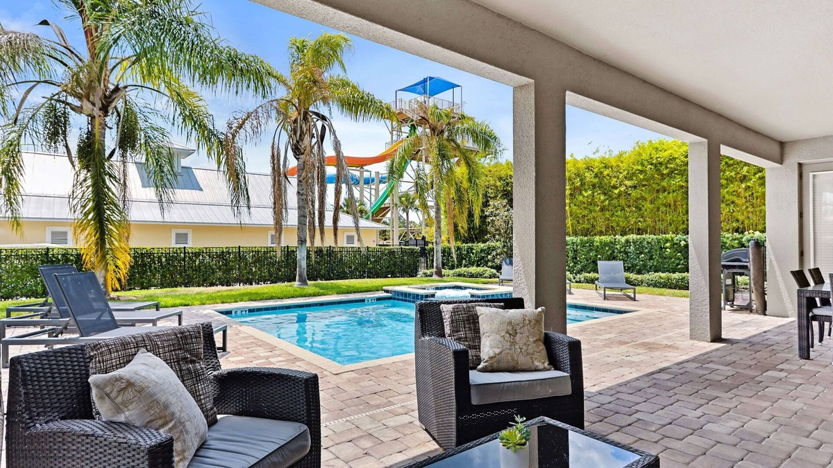 Celebration House | 10 Mins Disney/Private Pool and Hot Tub/Games Room/Arcades/XBox/5000sqft!/Wifi