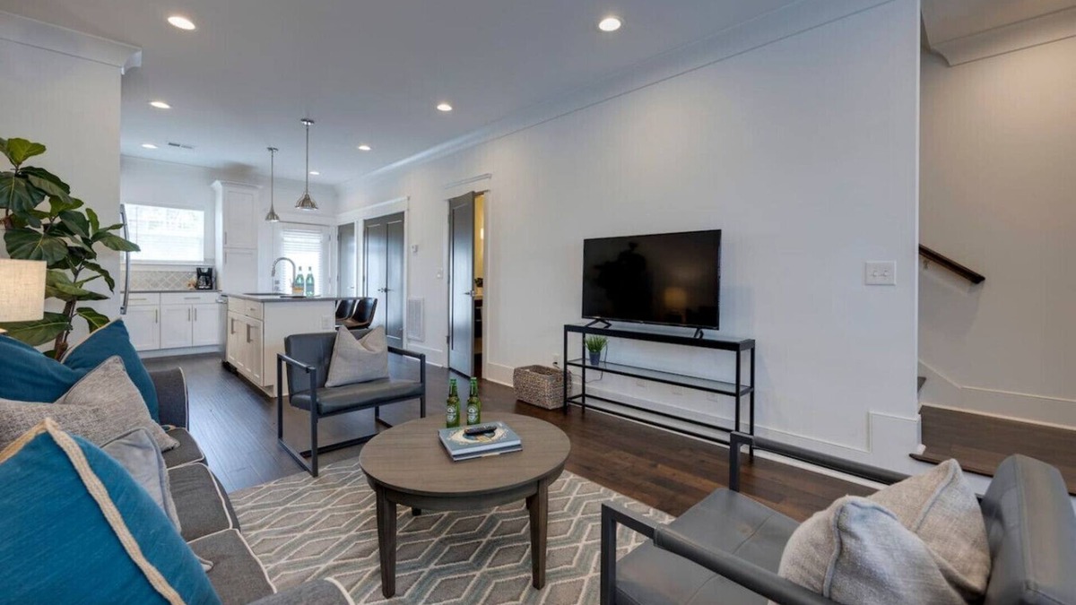 Nashville Apartment | 10 Mins To Broadway - Stylish Gated Townhome