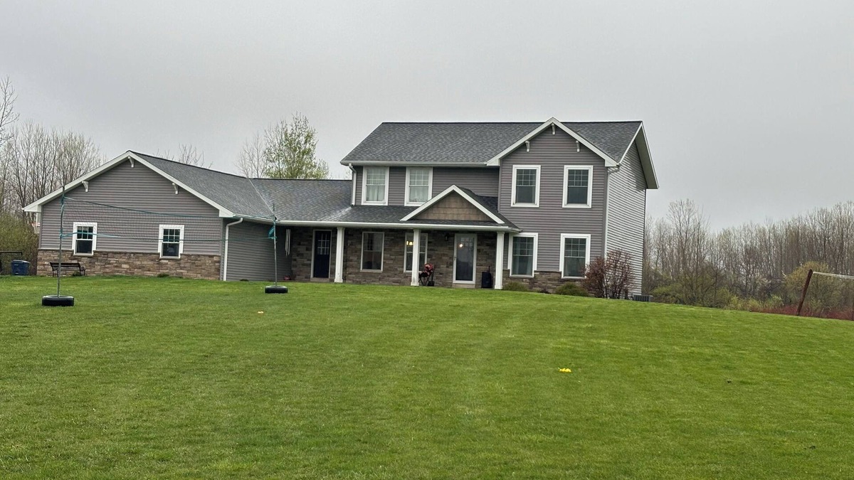 Oneida House | 10 minutes from Lambeau field! Sleeps 10. Cozi country living yet close to GB!