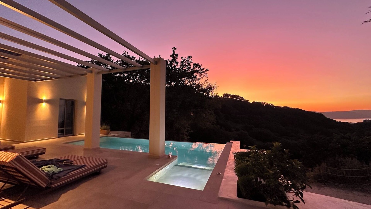 Filaki Villa | 10 minutes from the beach.superb sea-view villa.private infinity pool.Jacuzzi. BBQ