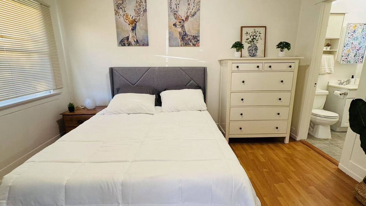 Central San Pedro Apartment | 10 minutes to beach from 750A 9th St, All Inclusive Coastal Town of San Pedro CA