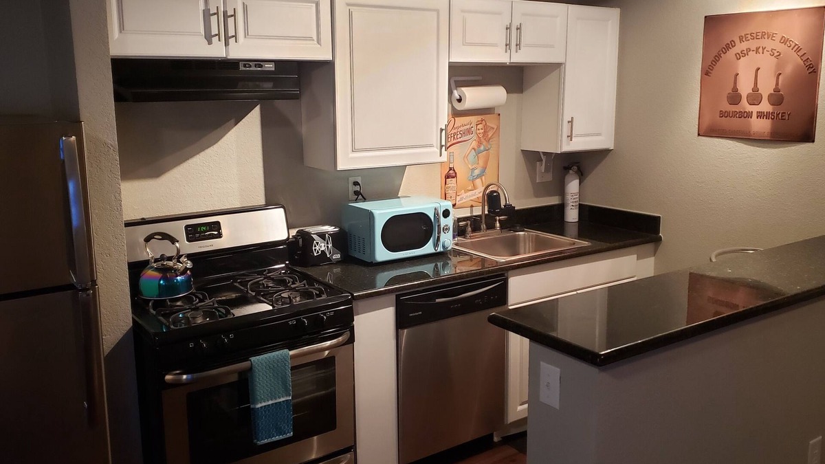 Oakmont Heights Apartment | 10 minutes to Everything. Entire apartment