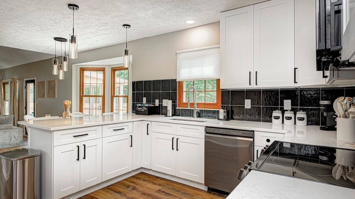 Oakland Hills at Geist House | 10%OFF Monthly stay|Mordernhome|King-Bed|Sleeps12