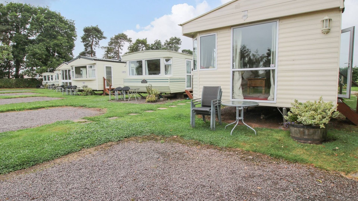Much Wenlock Cottage | 10 OLD ORCHARD, pet friendly, with a garden in Much Wenlock