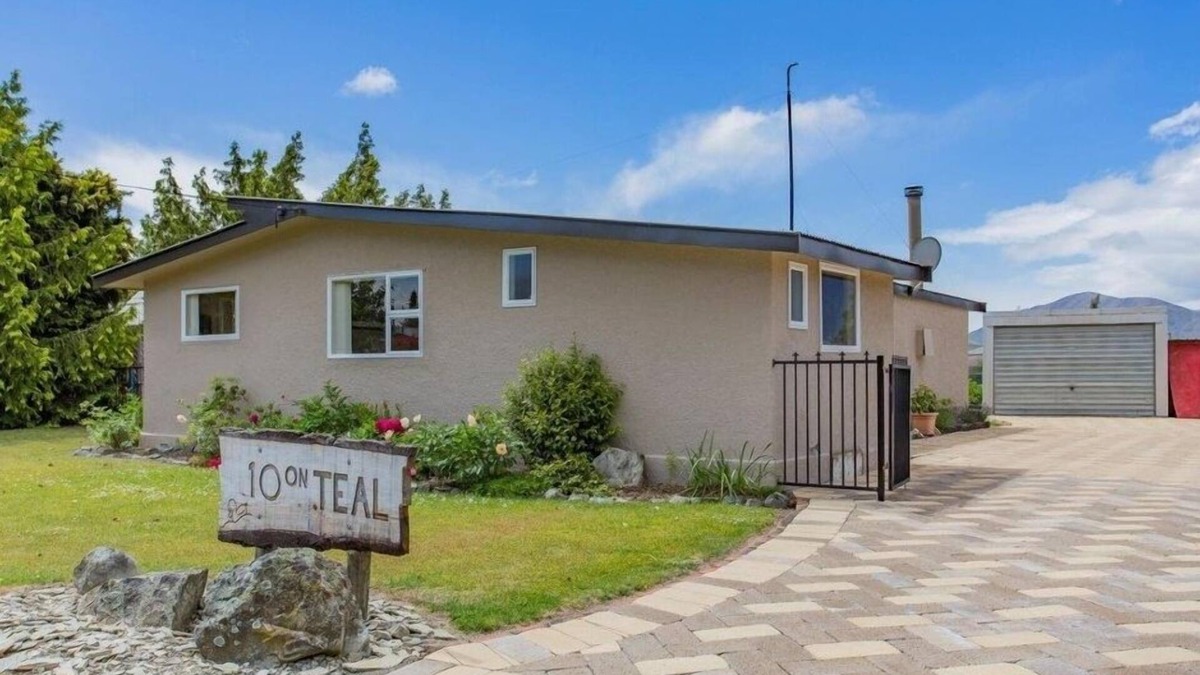 Omarama House | 10 on TEAL HOLIDAY HOME