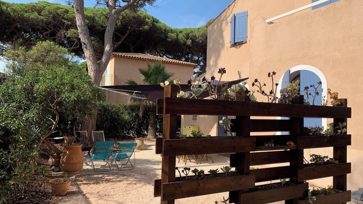 La Capte Villa | 10 pax, Family friendly, 2 mins walk to the beach, sea view.
