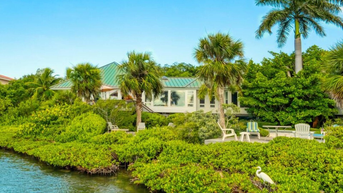 Wulfert House | $100 Bubble Room Gift Certificate for bookings made for 2025. Fabulous House !