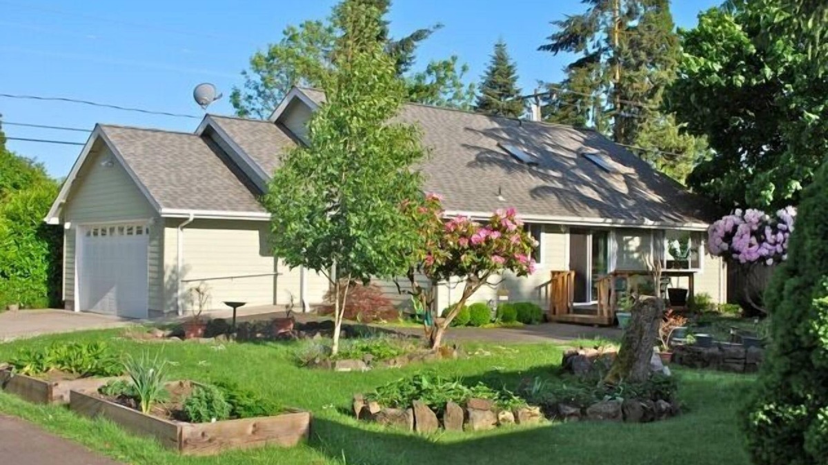 Eugene House | 100+ Five Star reviews! Central location! Value! Guest Favorite!