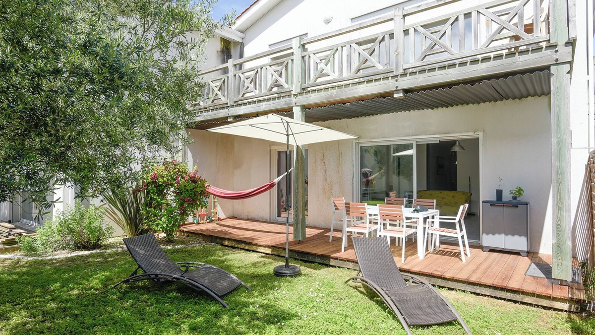 Aytre Apartment | 100 m from the beach, near La Rochelle, beautiful T3 on private garden level