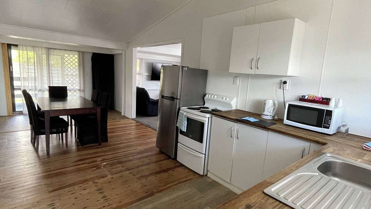 Tokaanu House | 100% mineral pools & chlorinated pool available. 30min drive to Whakapapa