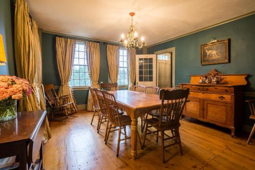 Weston House | 100 percent Private! Pool, Views, Skiing, Theatre!