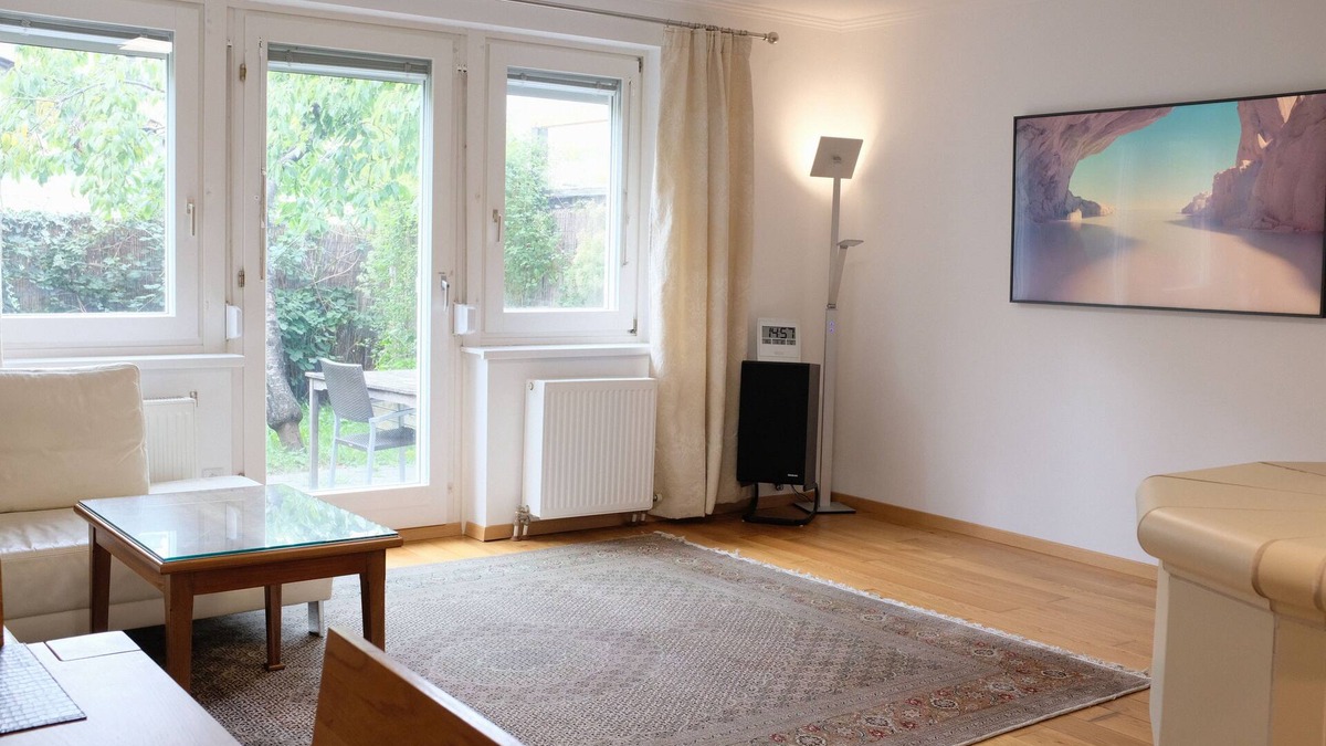 Vienna House | 100% private TOWNHOUSE - Local Living near City Center