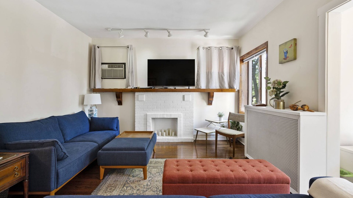 Rogers Park House | 100 Yr. Old Chicago Brick Craftsman with yard, Near Beach and Loyola!