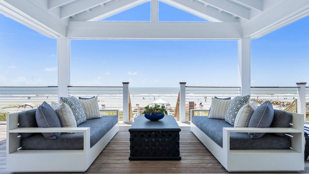 Folly Beach House | 1001 E. Arctic - Out Of The Blue - Unique Outdoor Space- Luxury