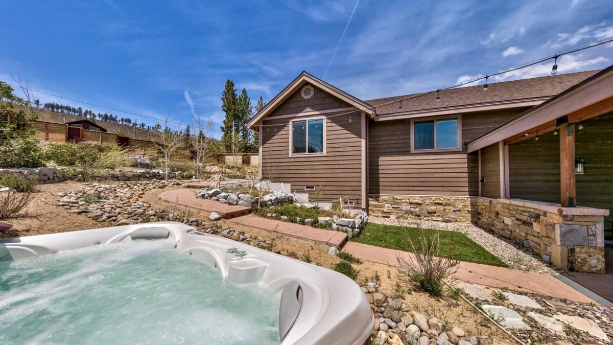 Mountain View Estates House | 1008C Mountain View -come play in the mountains 5 bedrooms, hot tub