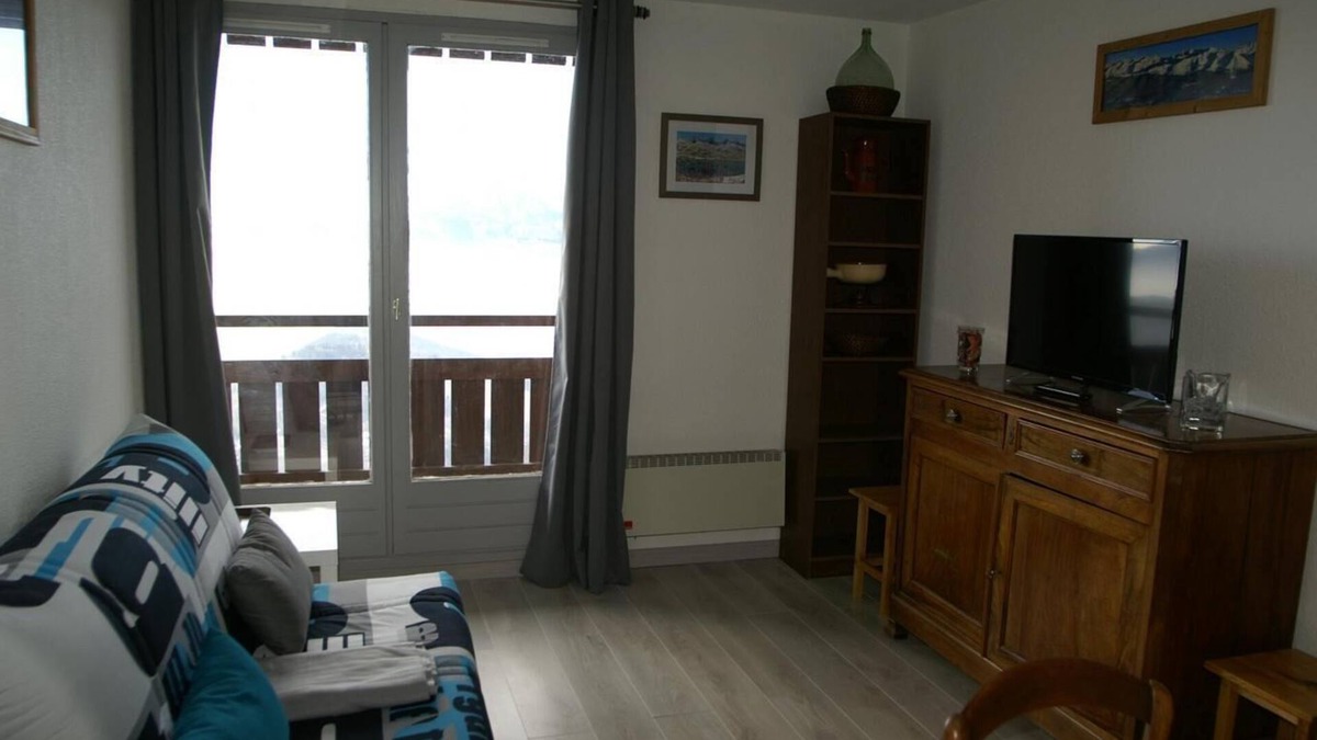 Prapoutel Apartment | 100m from resort center, balcony, parking, tv, ski locker, 43m², Les 7 Laux