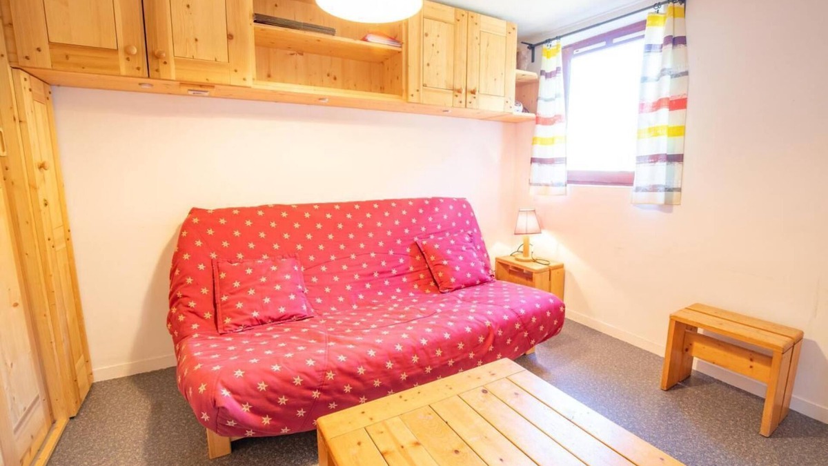 Villarodin-Bourget Apartment | 100m from ski slopes, 1st floor, balcony, parking, tv, ski locker, 47m², La Norma