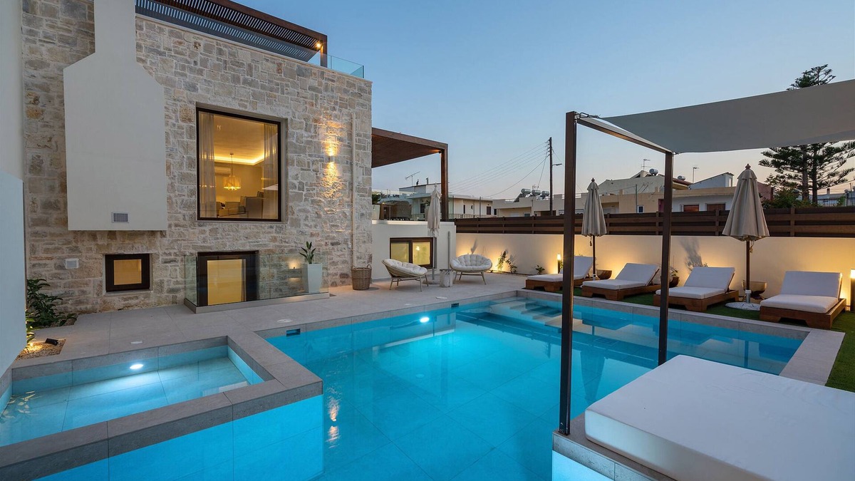 Rethymno Villa | 100m from the beach, hot tub, ping pong, sauna, gym & private sun beds!