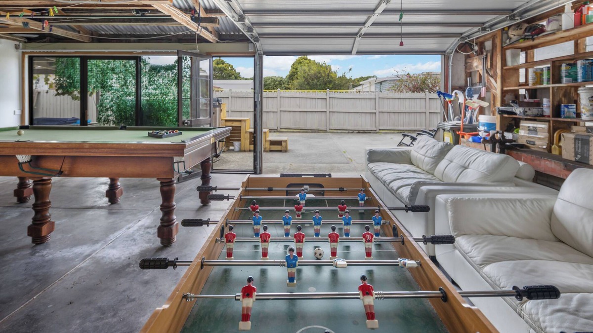 Mangapai House | 100m to Beach! Hot tub! Pet friendly! Games room!