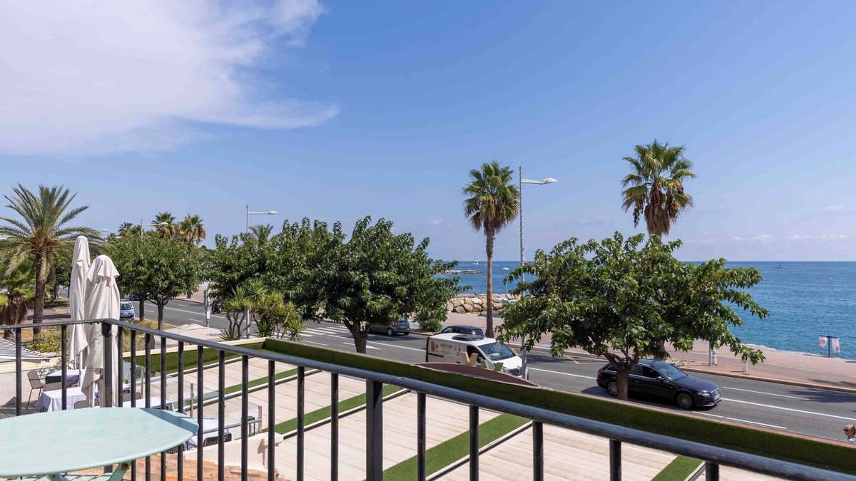 Cros-de-Cagnes Apartment | 101 Charming duplex facing the sea with balcony