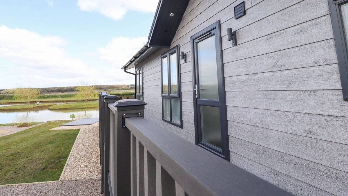 Grantham Cabin | 101 WATERS EDGE, with a garden in Marston, Lincolnshire
