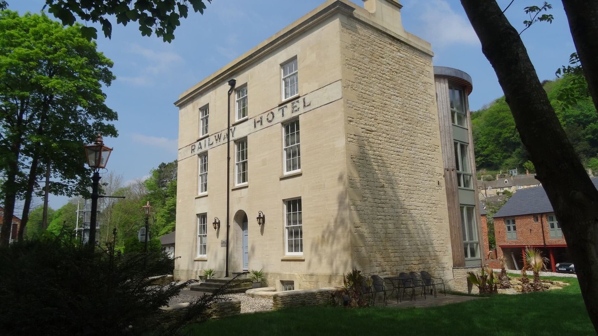 Nailsworth Apartment | (102)Beautiful Apartment in Landmark Cotswold Grade II Listed Georgian House -