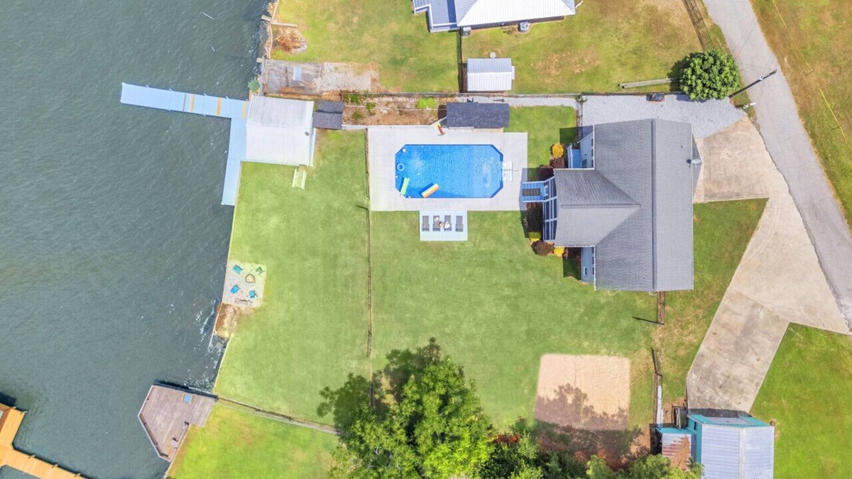 Waterloo House | 103 Shoreline Drive @ Greenwood, SC