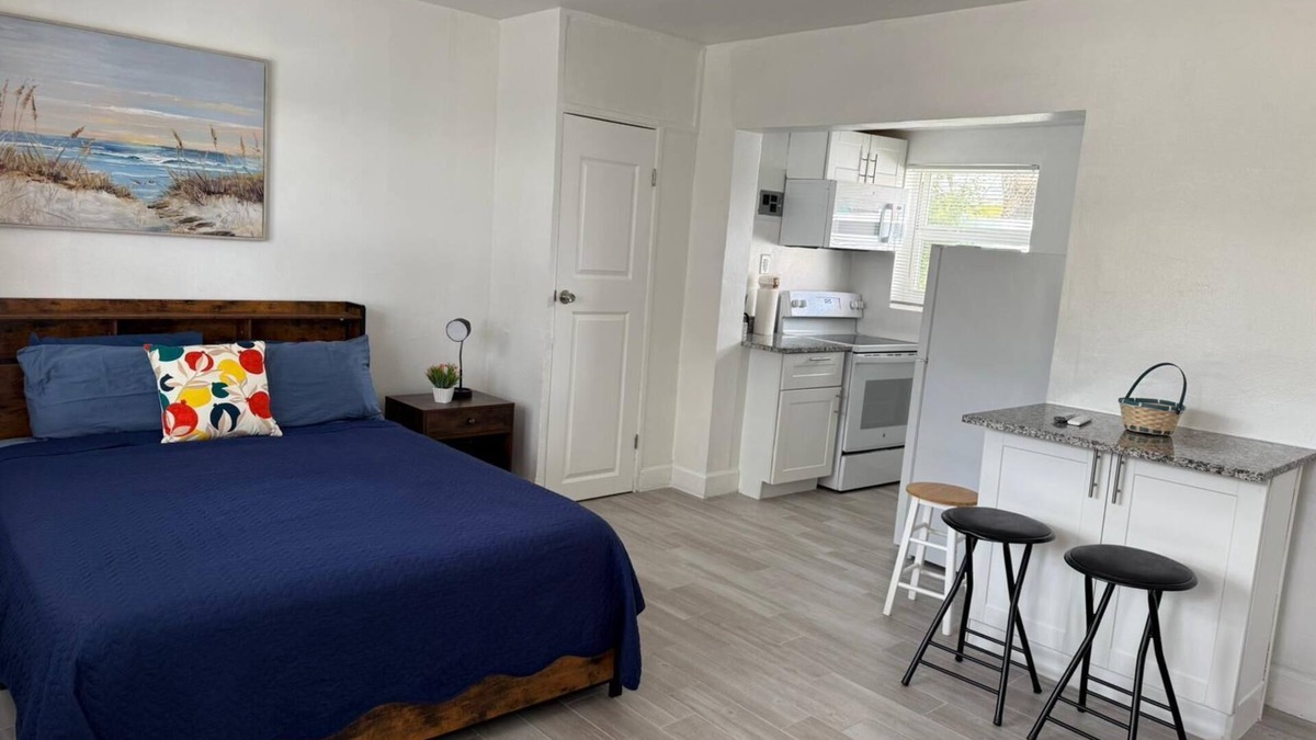 Tropic Apartment | 104 Cozy Studio - River Views & Prime Location