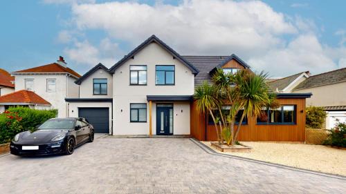 Penrhyn Bay House | 105 The Beach House