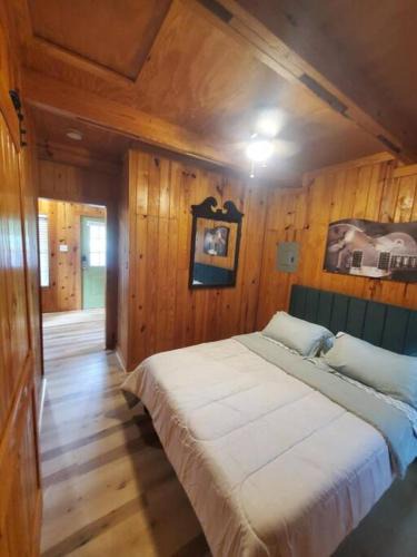 Brewton House | 109 Vinewood Cabin
