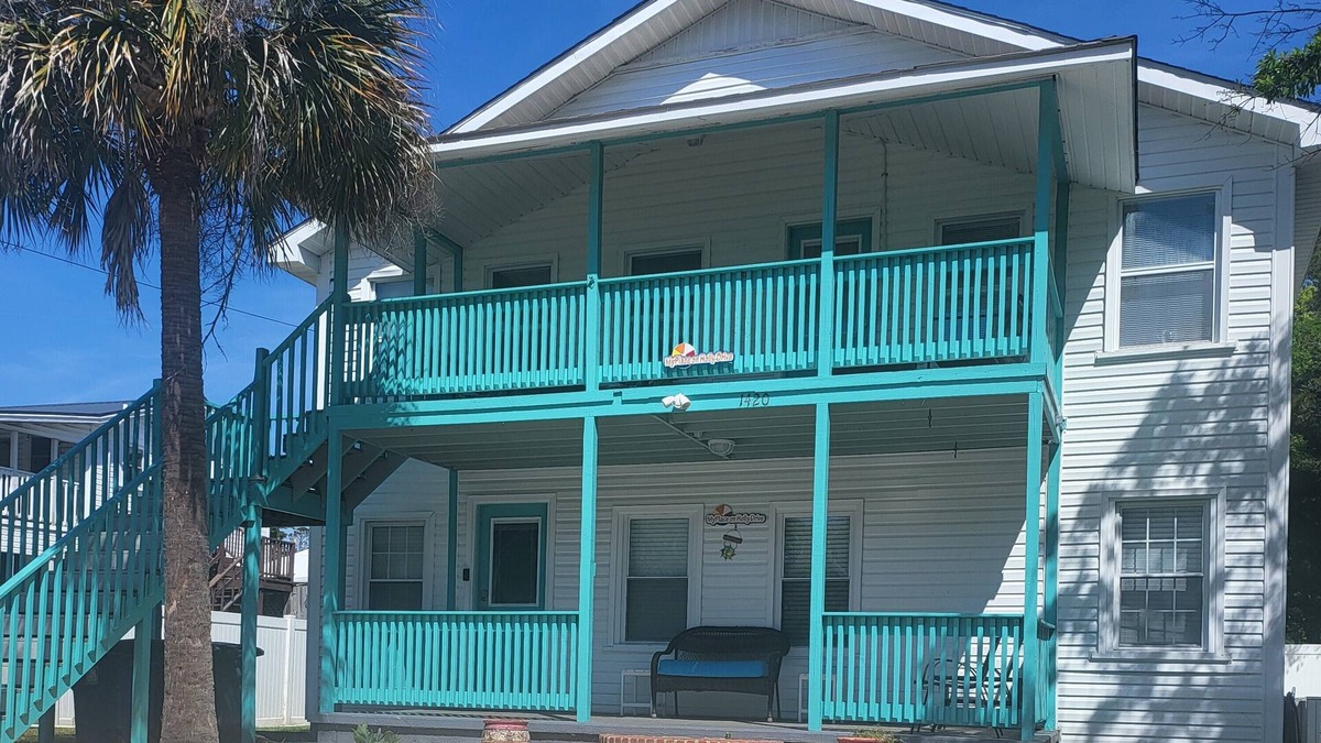 Crescent Beach House | 10BDR★Sleeps 20★Private Pool★BBQ★Great 4 Families★Groups★Golf★2 Blks 2 beach