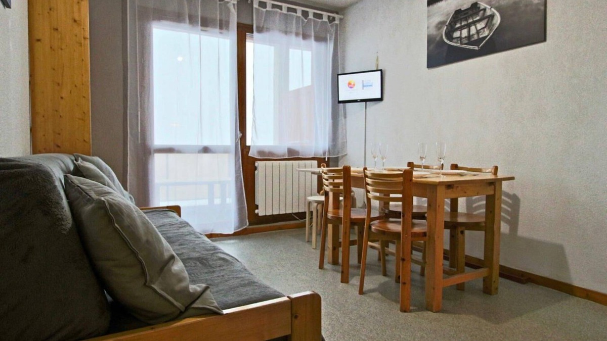 Chamrousse Apartment | 10m from ski slopes, 1st floor, balcony, tv, ski locker, 34m², Chamrousse