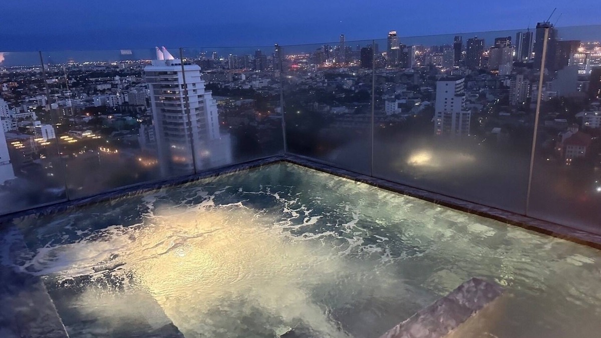 Sukhumvit Condo | 10min from Thonglor-Ekkamai Luxury1BR Condo with City Sky Pool view