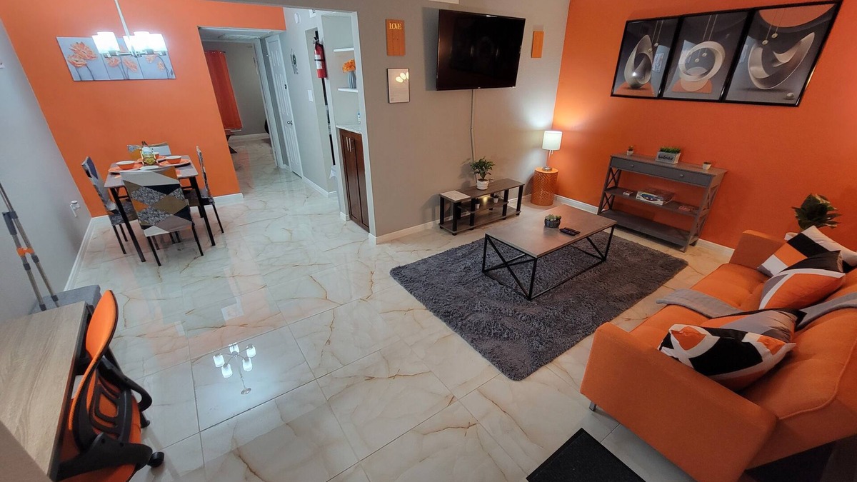 Braeswood Place Apartment | 10mins from NRG, MED CENTER, GALLERIA, DOWNTOWN, CHINATOWN Pool+Covered Parking
