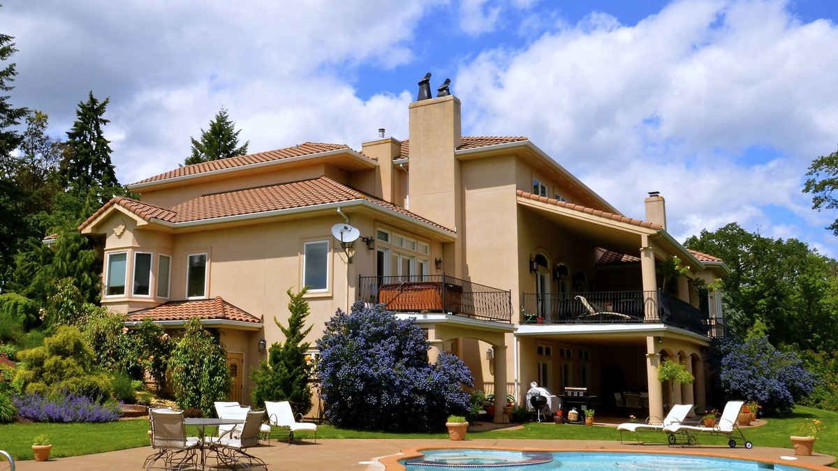 Dayton Villa | 11,000 sq ft, 6 bdrm Villa, Pool, Hot Tub, Theater. At the top of a vineyard.