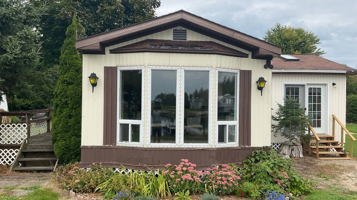 Stokes Bay House | #11 - 5 Minute Drive to the Beach! Perfect for a family getaway!