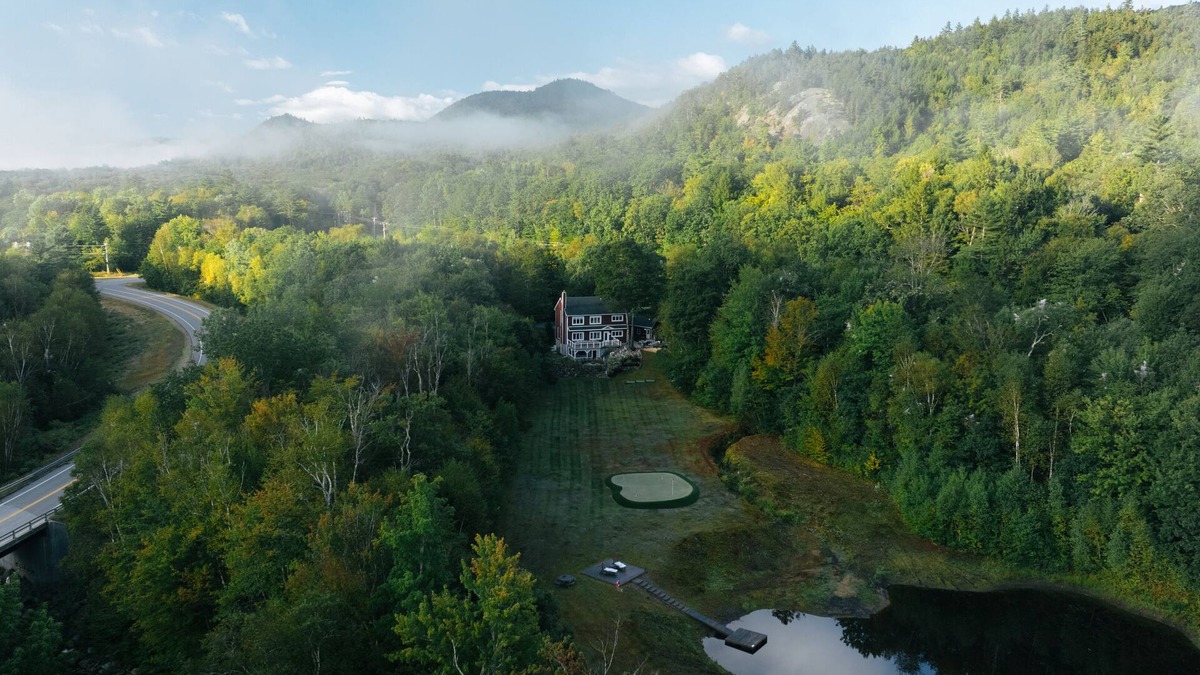 North Woodstock House | 11 Acre Estate ~ Guest House ~ Private Golf Course ~ River & Pond ~ Hot Tub