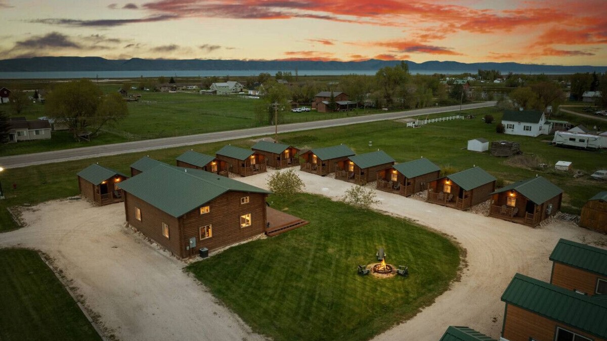 St. Charles Apartment | 11 cabins! Hot tub! Family Reunion! Business Retreat! Sleeps 50+