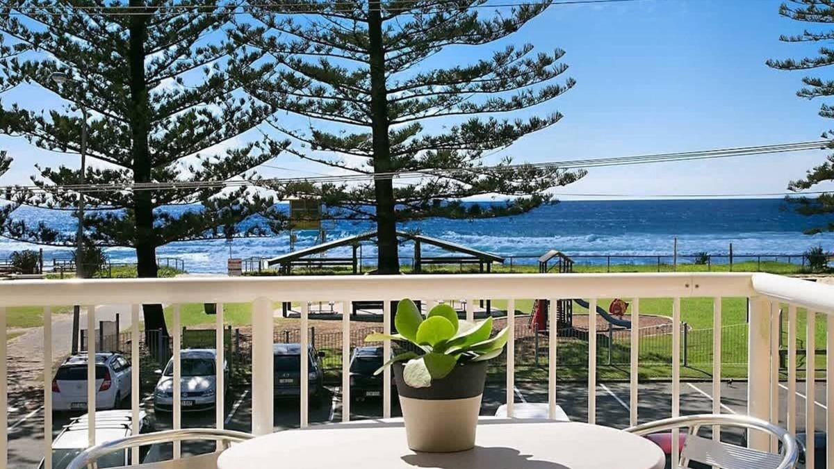 Mermaid Beach Apartment | #11 Camden House Summ