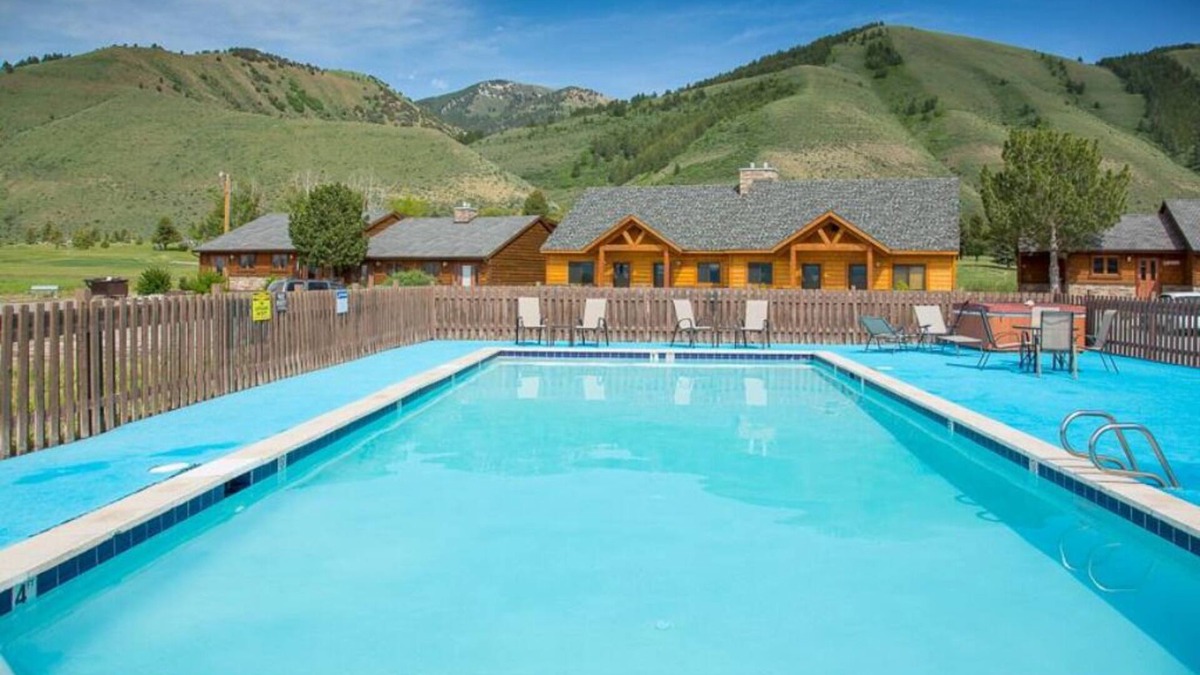 Afton Condo | 11) Double Queen Condo with kitchenette - The Mountain Inn